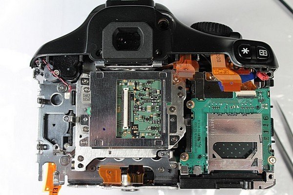 Disassembling Canon 1100D